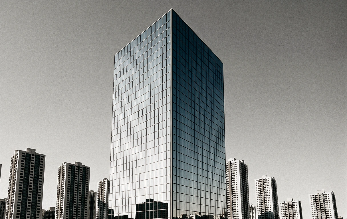 Reflejos arquitectónicos en el centro empresarial